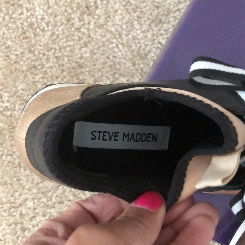 Steve Madden Slip-On Jogging/Running Shoe - image 5